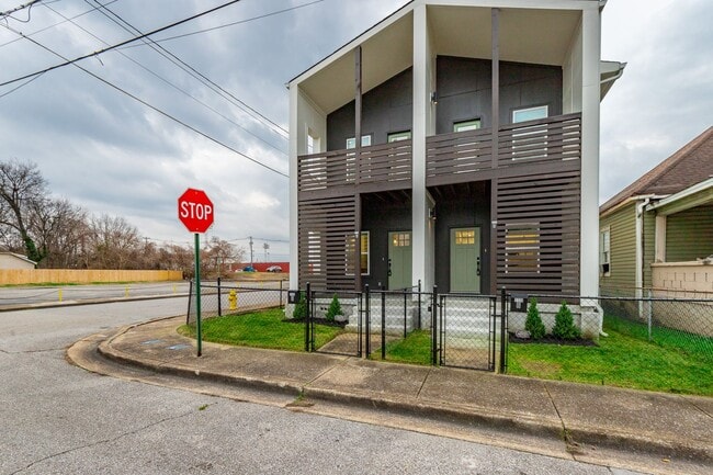 Building Photo - 1124 Garfield St