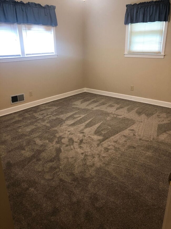 Building Photo - 3 Bedroom, 1.5 Bath Home near Furman Unive...