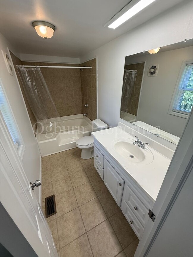 Building Photo - 4905 La Crest Ct