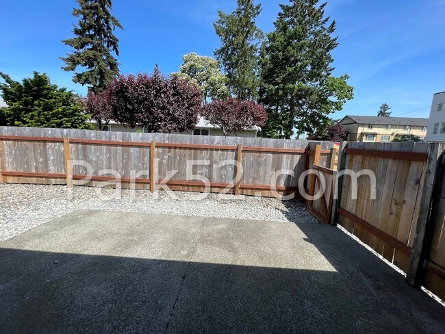 Building Photo - 4318 S Alder St