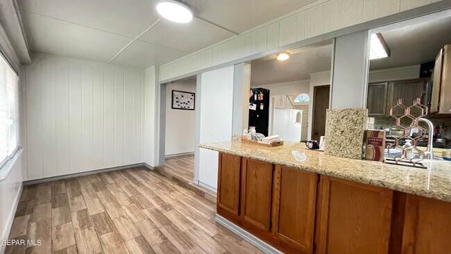 Building Photo - 10721 Pleasant Hills Dr