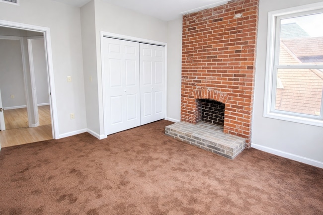 Interior Photo - MELLON ST -- 132