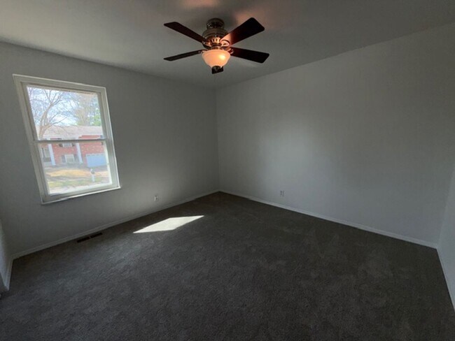 Building Photo - Spacious 5BR / 2BA in Manchester For Rent