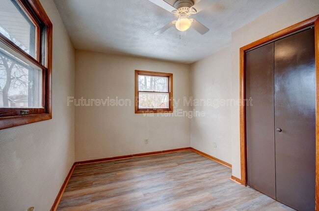 Building Photo - 323 S Hebbard St