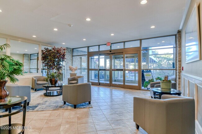 Building Photo - 510 Deal Lake Dr