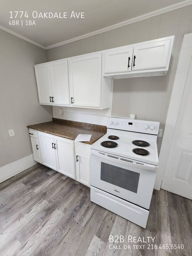 Building Photo - 1774 Oakdale Ave