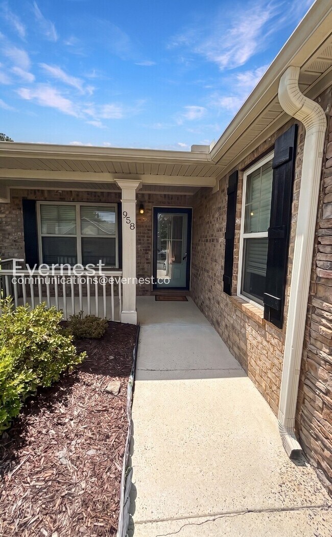 Building Photo - 2-Bed/2-Bath Town Home/Pet Friendly/Available Now!