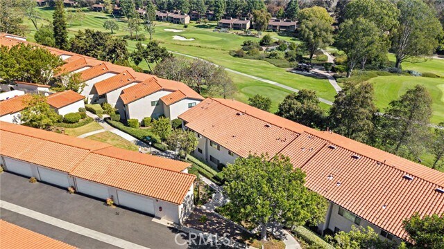 Building Photo - 31654 W Nine Dr