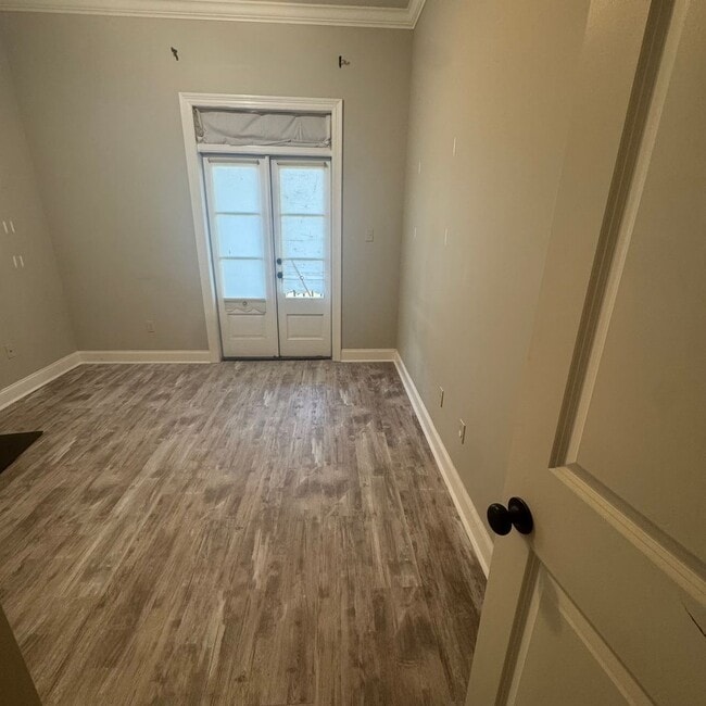 Building Photo - Must See this Beautiful  3/2 Townhome  Available NOW