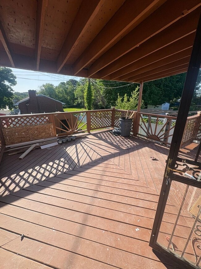 Building Photo - Beautiful 3 Bedroom 1.5 Bath recently rotavated