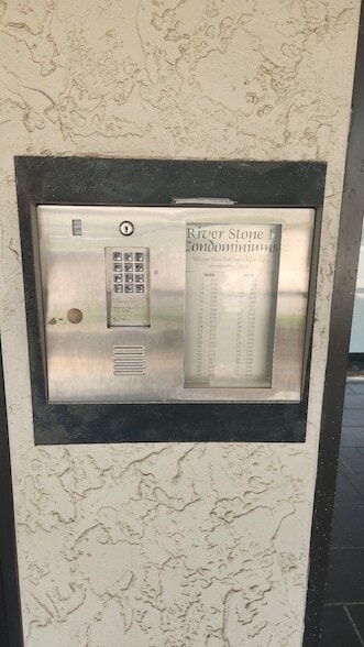 Building Photo - 3025 Walnut Bend Ln