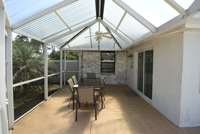 Building Photo - 59 Fallen Oak Ln