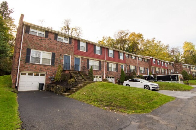 Building Photo - Fantastic Two Bedroom Townhouse in Penn Hills with Garage & Patio! Call Today!