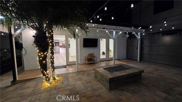 Building Photo - 18224 Chatsworth St