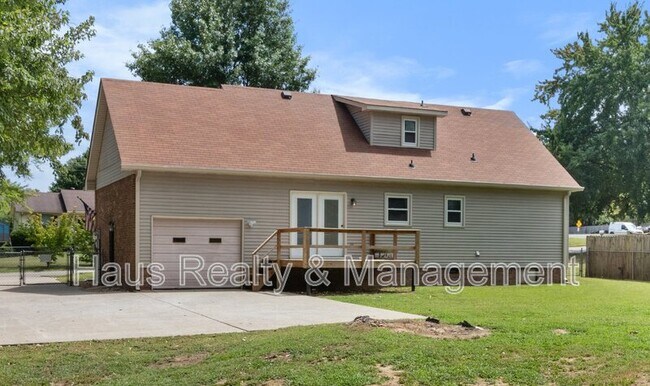 Building Photo - 334 Kelsey Dr