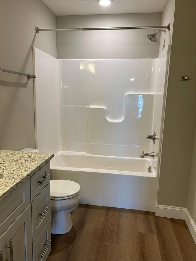 Building Photo - Remodeled single family home