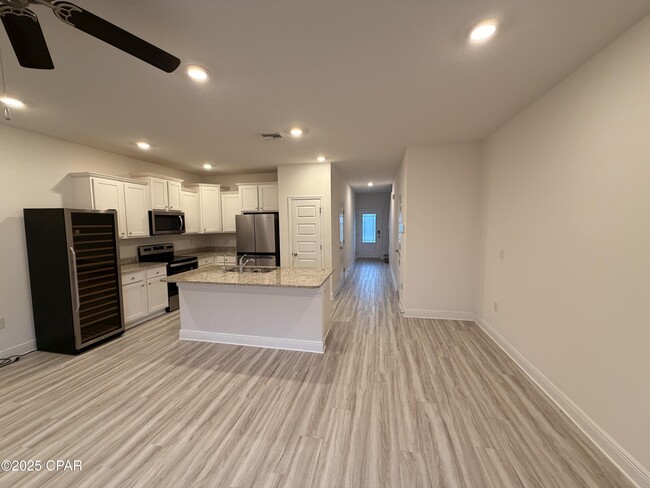 Building Photo - 544 Melrose Wy