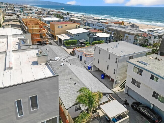 Building Photo - 218 25th Pl