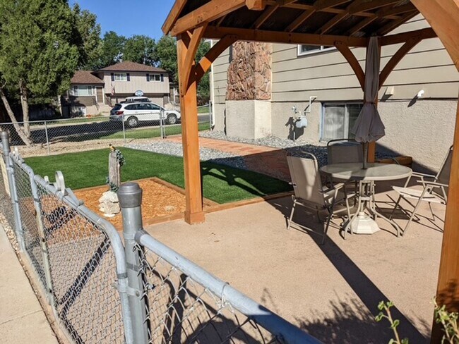 Building Photo - Tulip Way 4125-4127