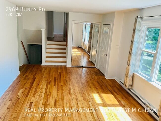 Building Photo - 4 Bedroom Single Family Home