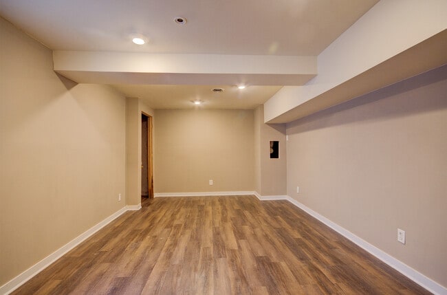 Building Photo - 681 Springwood Dr