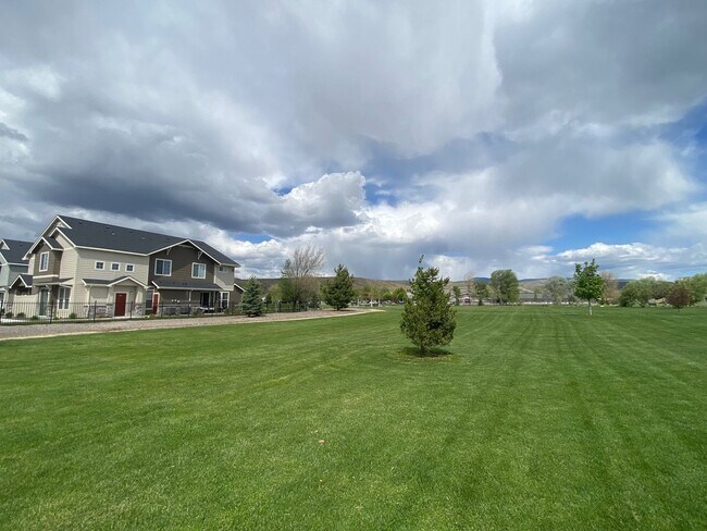 Building Photo - Beautiful Home in Garden City!