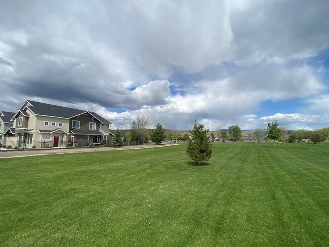 Building Photo - Beautiful Home in Garden City!