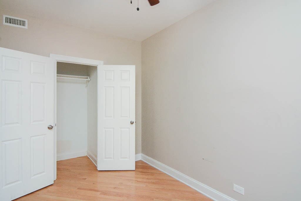 Building Photo - 899 Green Bay Rd