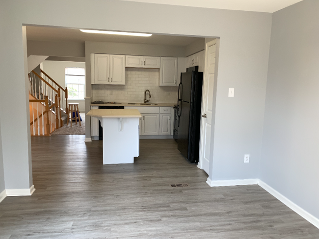 Building Photo - 1082 Sparrow Way