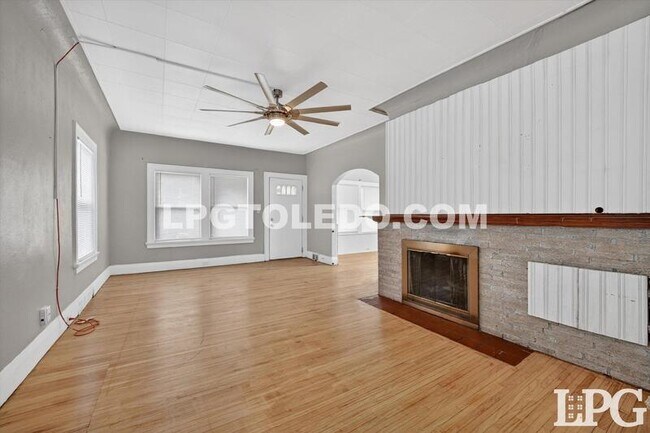 Building Photo - 4120 Parrakeet Ave