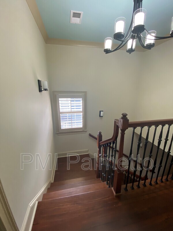 Building Photo - 816 Oak St