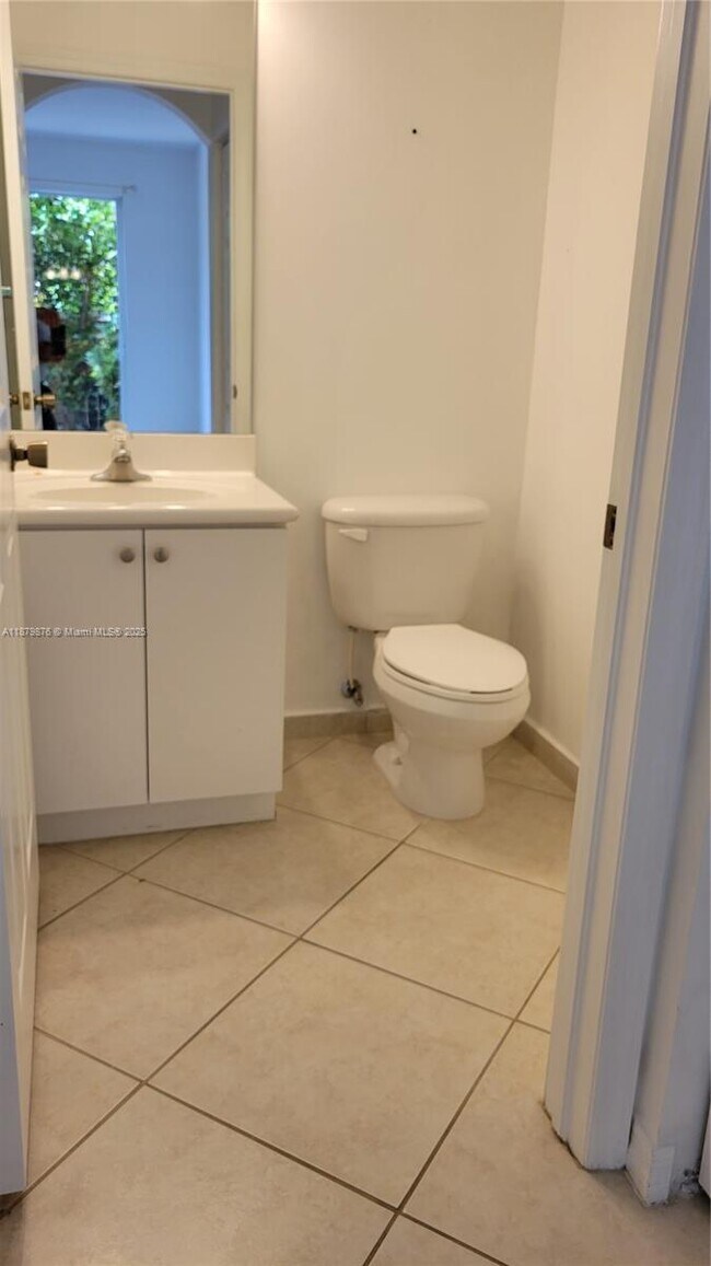 Building Photo - 5010 S Harbor Isles Dr