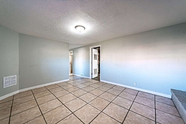 Building Photo - 5 bedrooms ,2 bathrooms and on 0.32 acres for rent