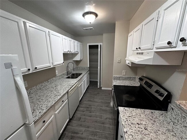 Building Photo - 500 YELLOWWOOD Ct