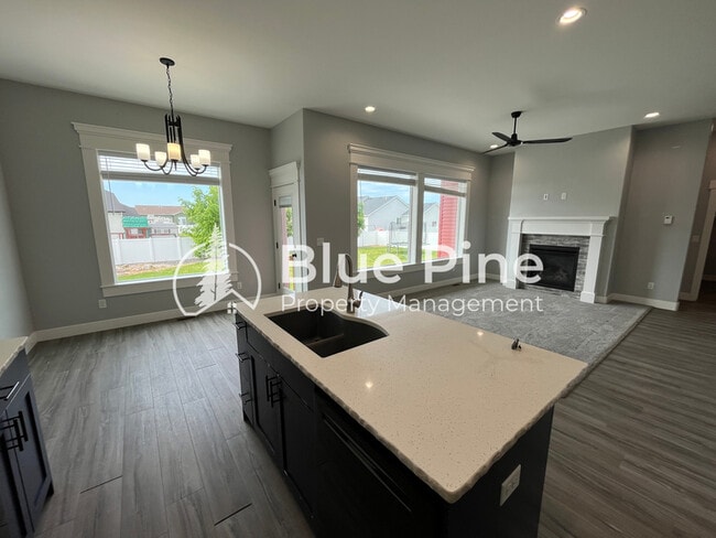 Building Photo - 3237 Harlow Dr