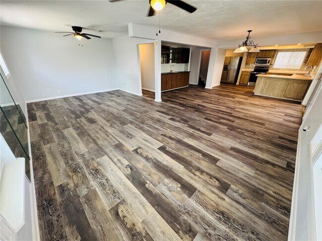Building Photo - 9903 Bay Dr