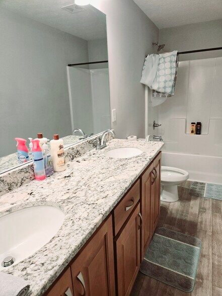 Building Photo - 2000 Antioch Church Rd