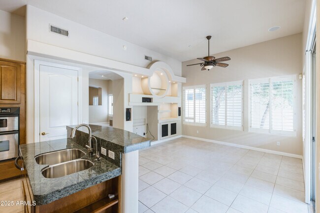 Building Photo - 7369 E Del Acero Dr