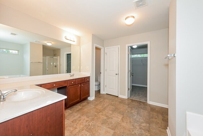 Building Photo - 930 Walking Stick Trail NE