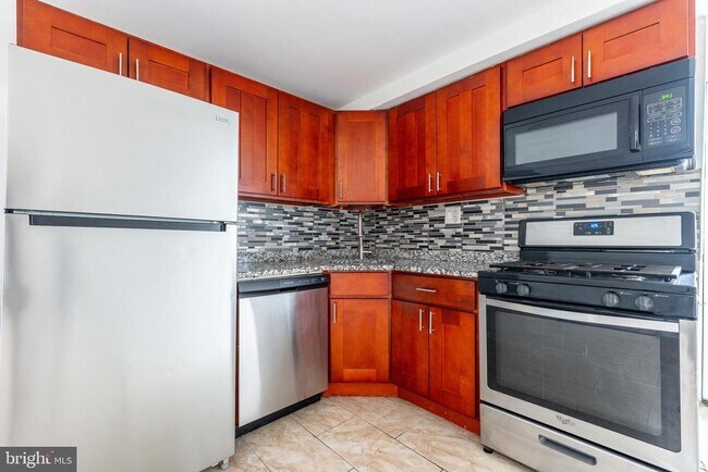 Building Photo - 2726 Edgemont St