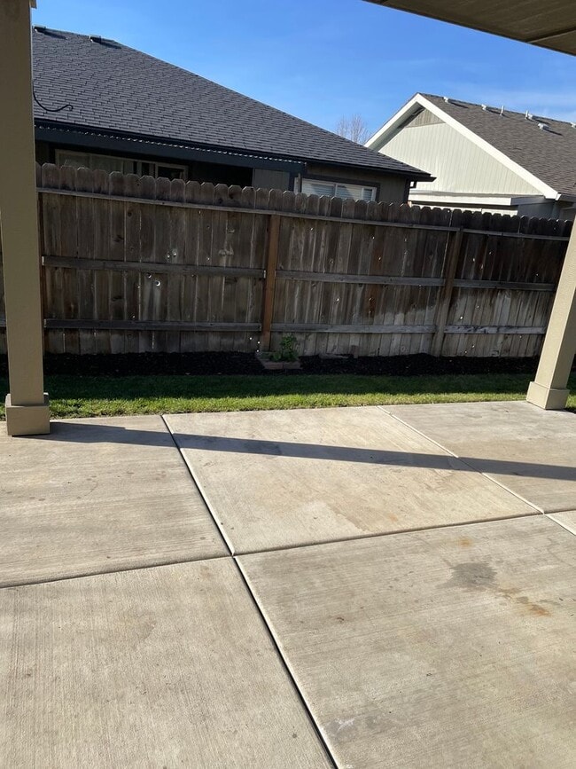 Building Photo - Come Home to This Beautiful 3 Bedroom 3 Bathroom 2 Story Home!!!