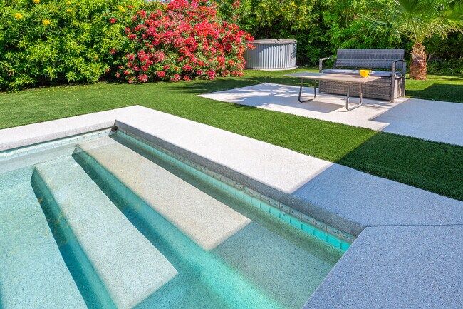 Building Photo - 2748 E Via Escuela