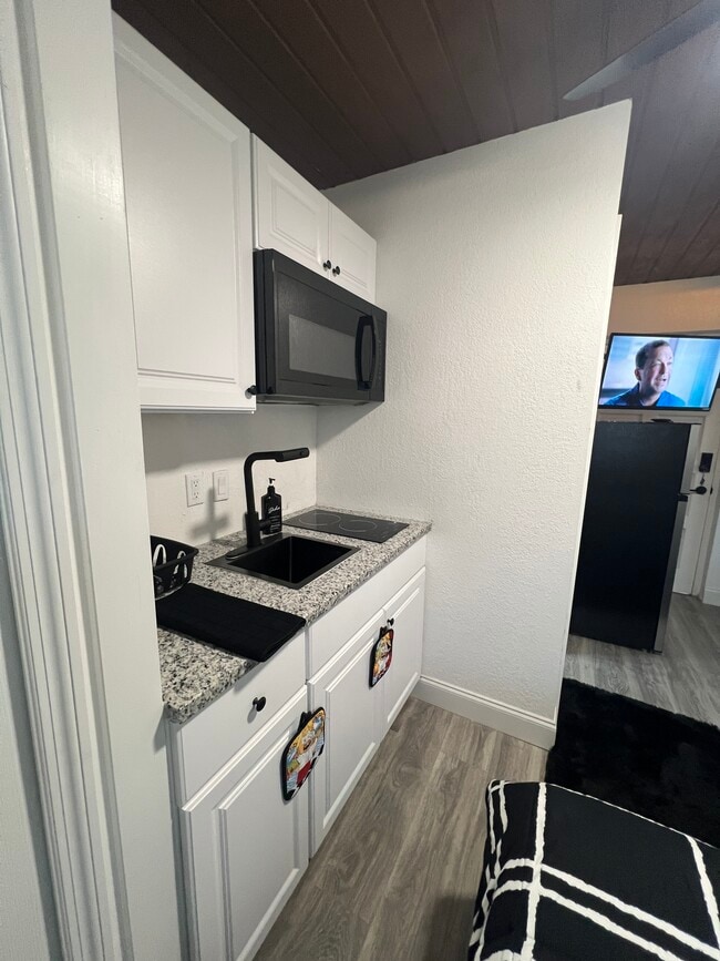 Building Photo - 590 Ave H SE