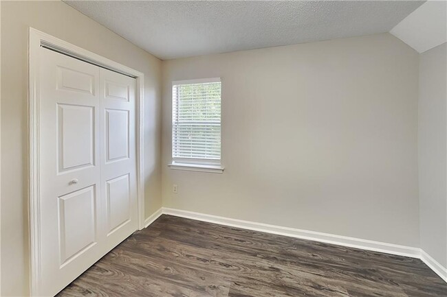 Building Photo - 125 Azalea Dr