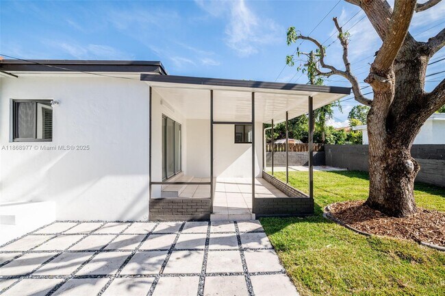 Building Photo - 2340 SW 16th St