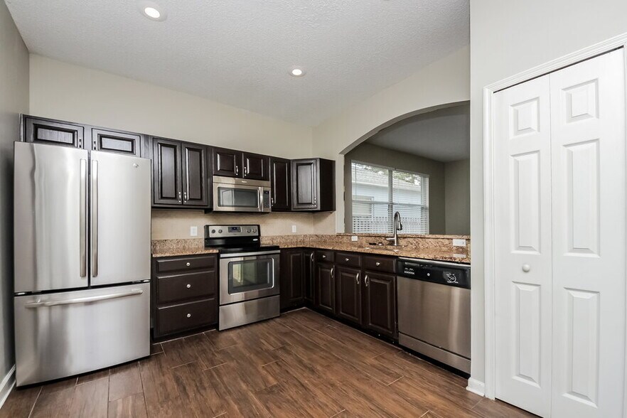 Building Photo - 12720 Woodbury Glen Dr