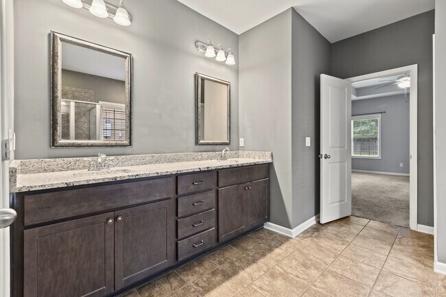 Building Photo - 830 W Richland Cir