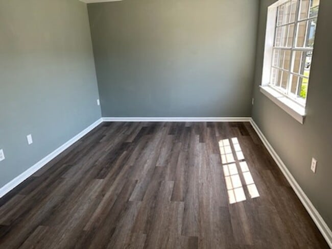 Building Photo - Renovated 2 Bedroom Townhouse East Henrico Area