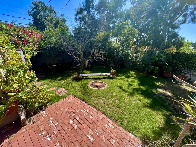 PRIVATE LARGE BACKYARD W FIRE PIT - 2441 10th St