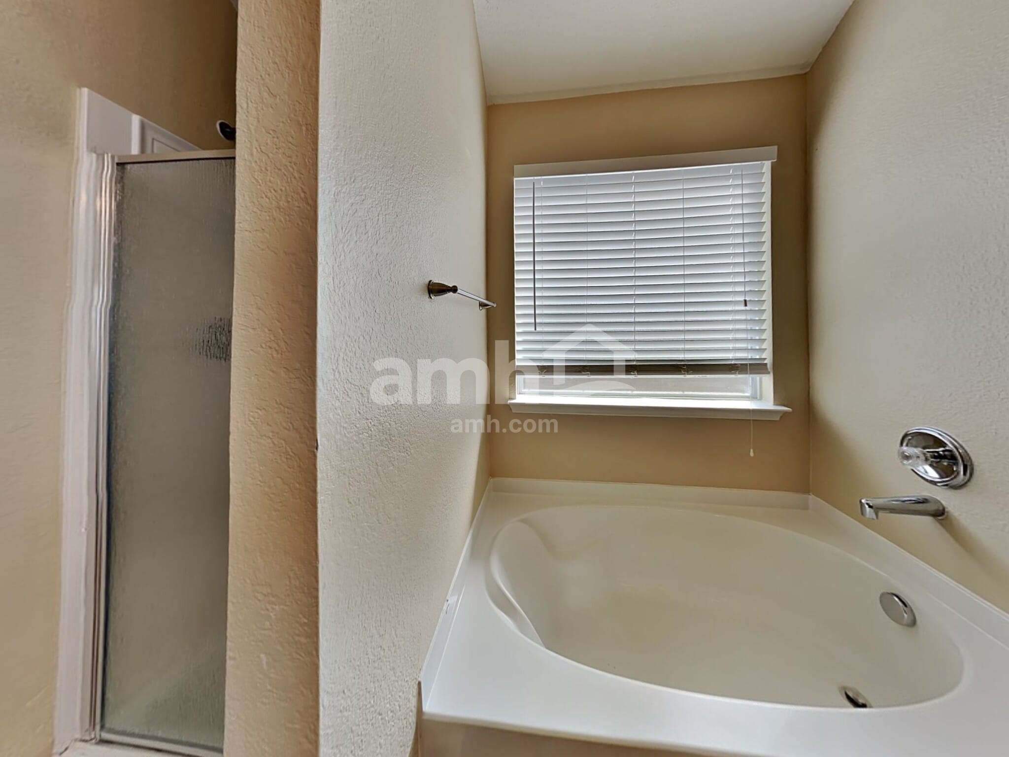 Building Photo - 2020 Fairview Dr